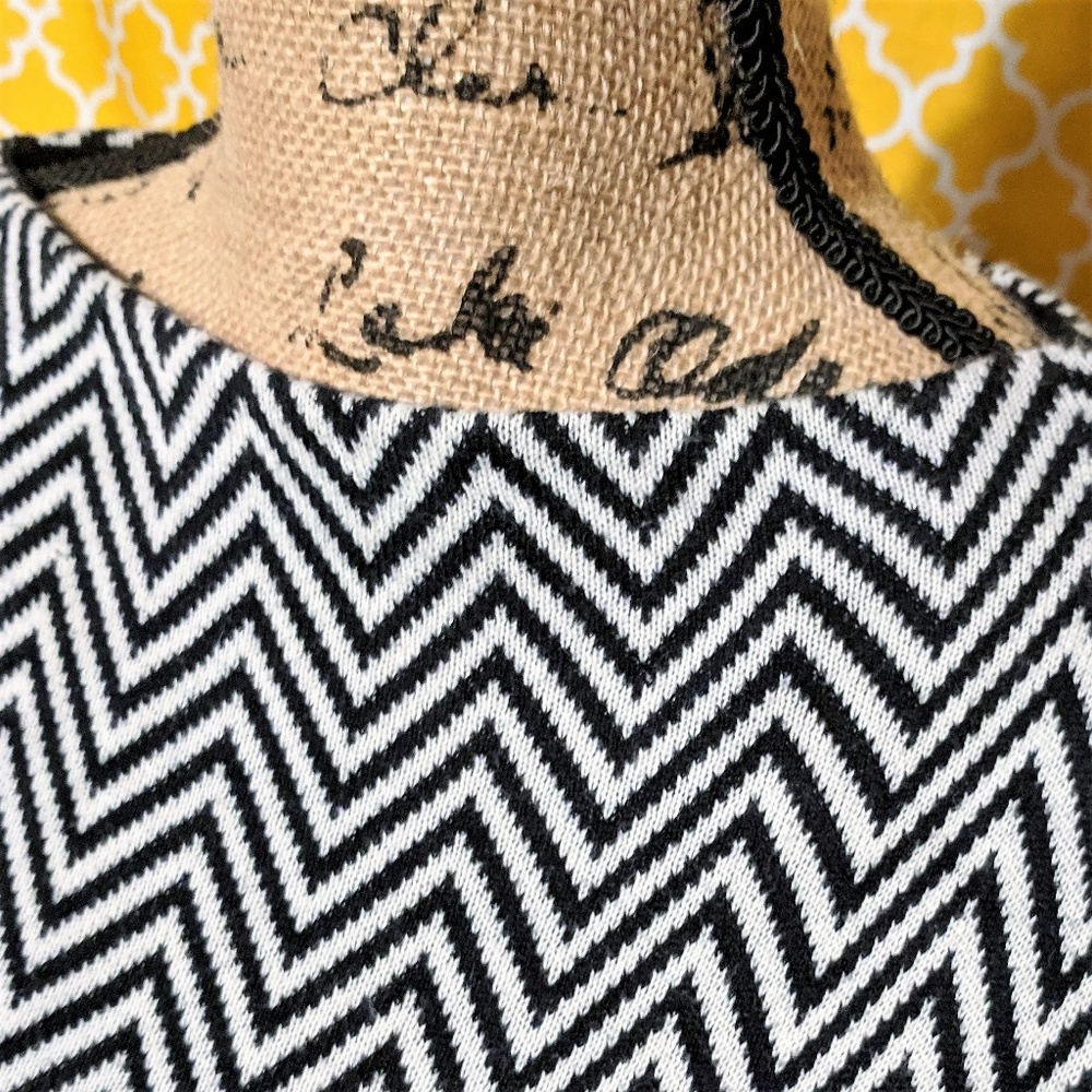 JOE FRESH black & white Chevron Sweater top Medium